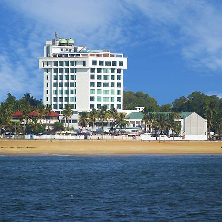 The Quilon Beach Hotel And Convention Center Kollam Bagian luar foto