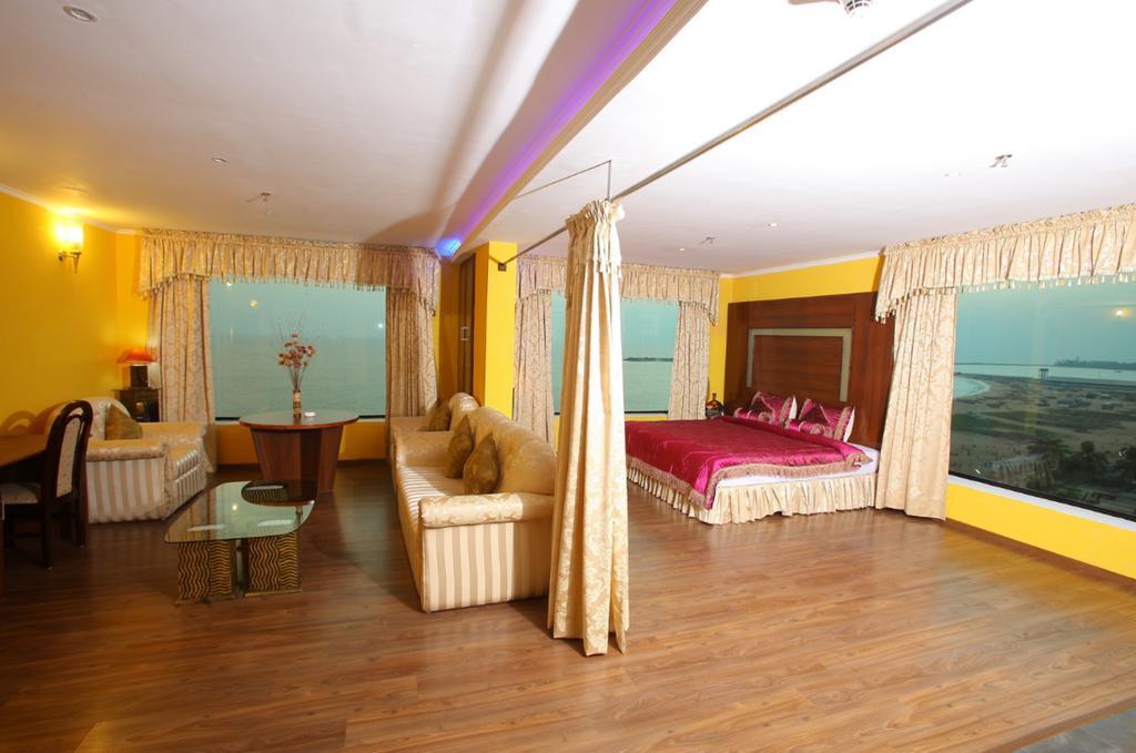 The Quilon Beach Hotel And Convention Center Kollam Bagian luar foto