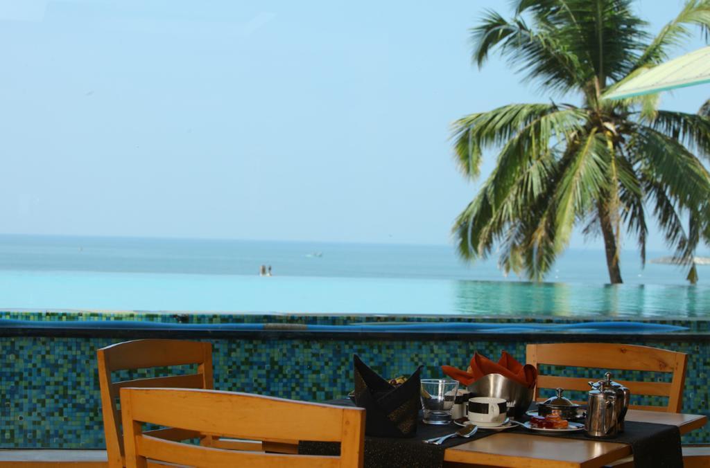 The Quilon Beach Hotel And Convention Center Kollam Bagian luar foto