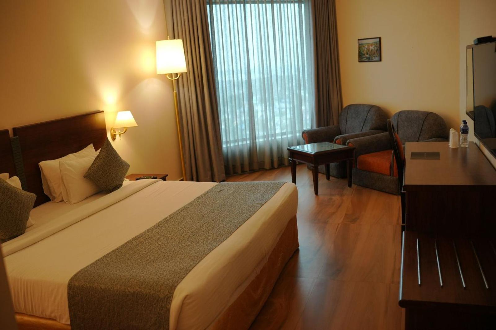 The Quilon Beach Hotel And Convention Center Kollam Bagian luar foto