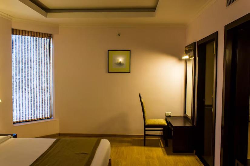The Quilon Beach Hotel And Convention Center Kollam Bagian luar foto
