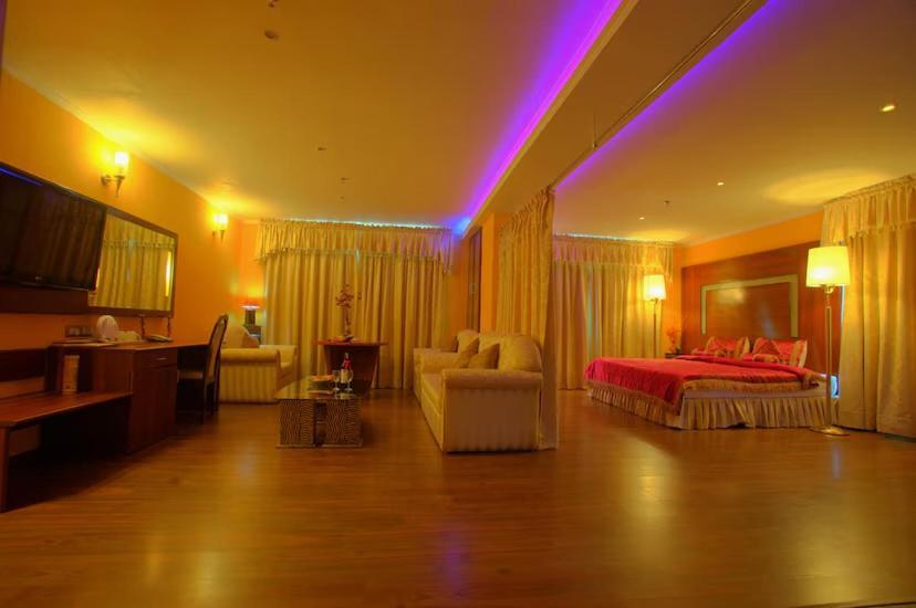 The Quilon Beach Hotel And Convention Center Kollam Ruang foto