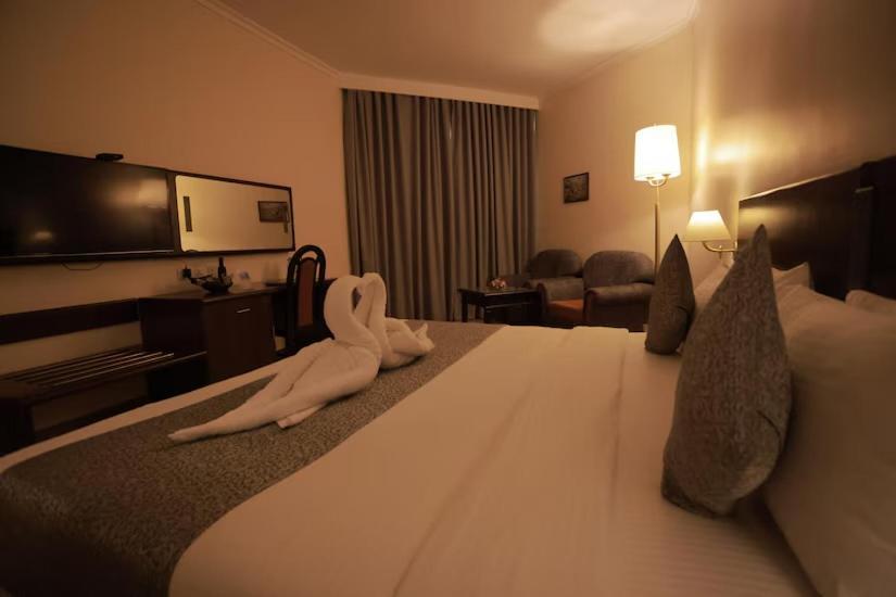 The Quilon Beach Hotel And Convention Center Kollam Bagian luar foto