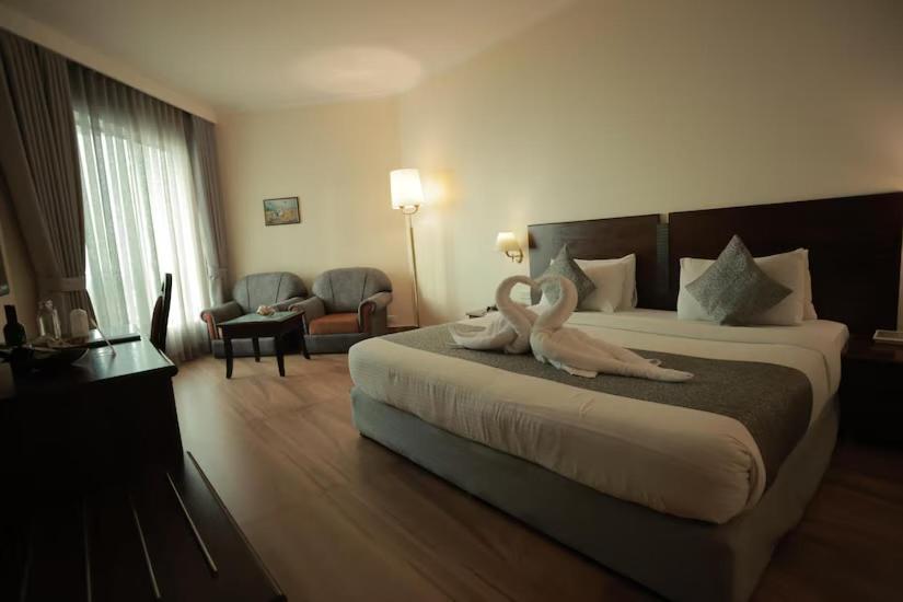 The Quilon Beach Hotel And Convention Center Kollam Bagian luar foto