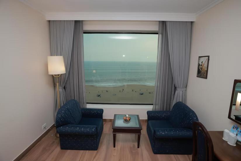 The Quilon Beach Hotel And Convention Center Kollam Bagian luar foto