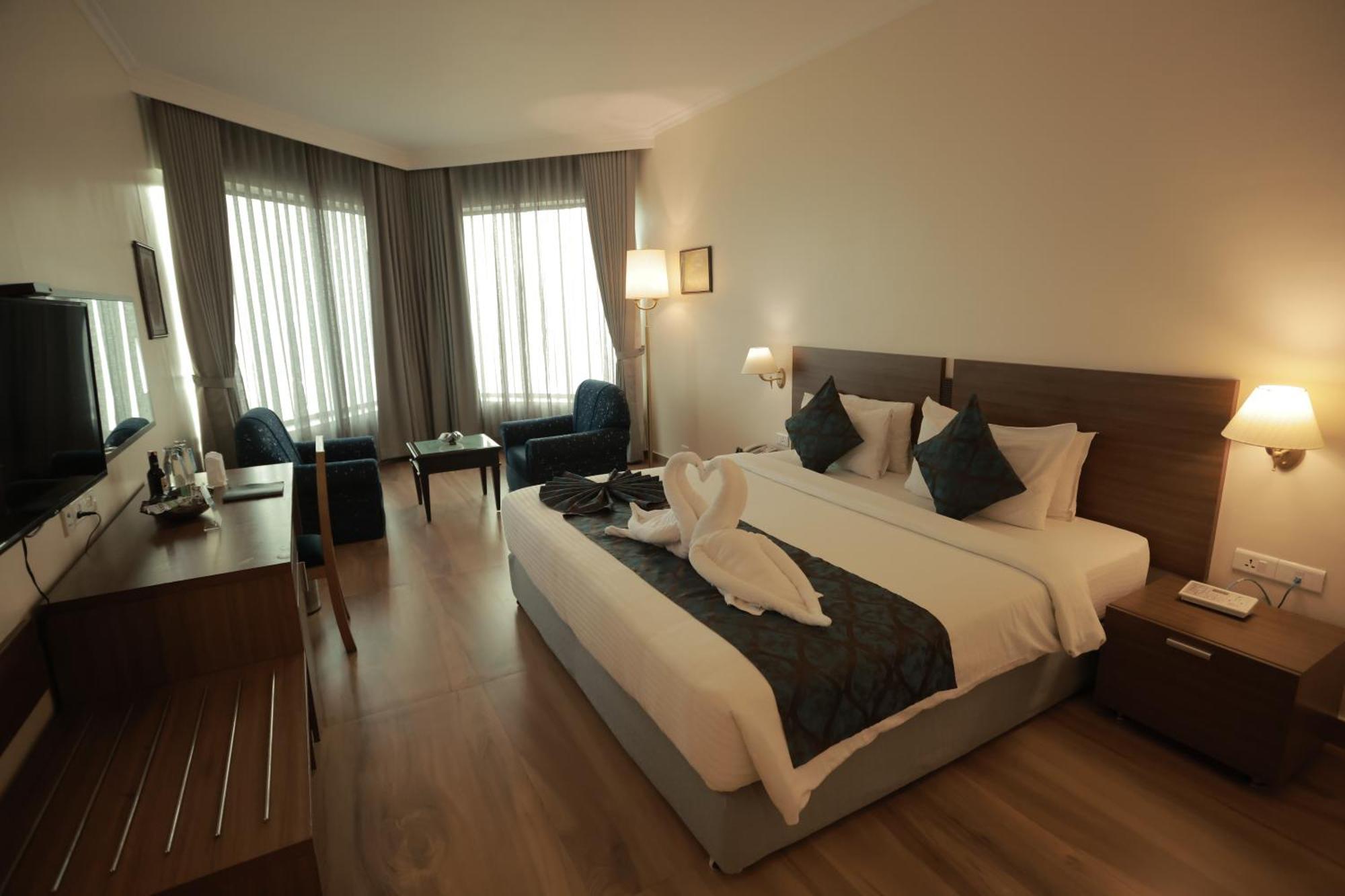 The Quilon Beach Hotel And Convention Center Kollam Bagian luar foto