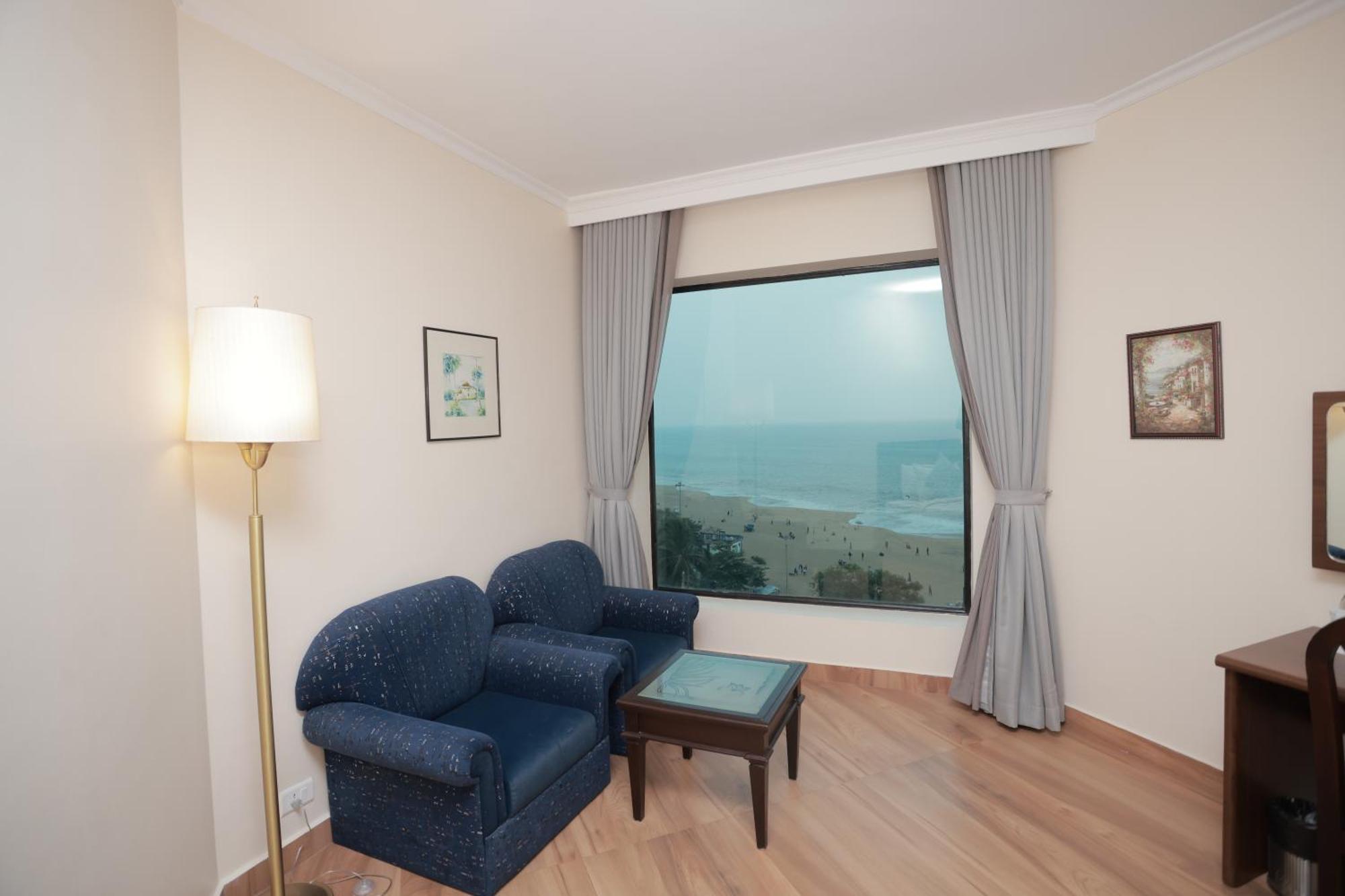 The Quilon Beach Hotel And Convention Center Kollam Bagian luar foto