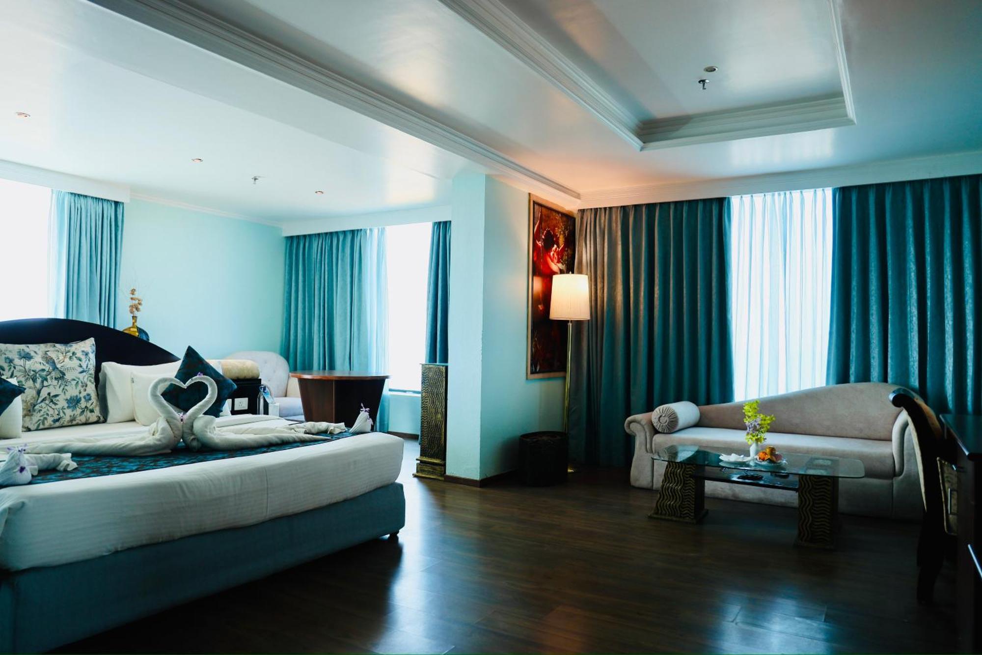 The Quilon Beach Hotel And Convention Center Kollam Bagian luar foto