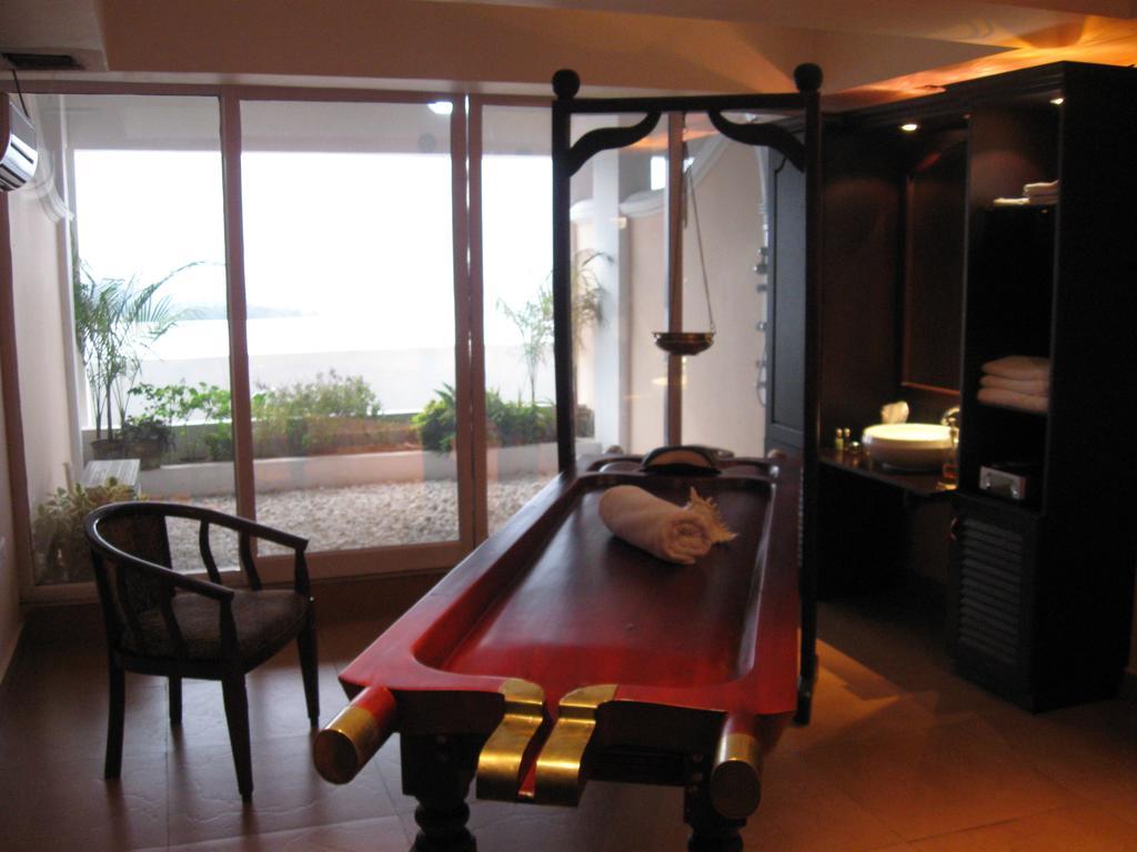 The Quilon Beach Hotel And Convention Center Kollam Bagian luar foto