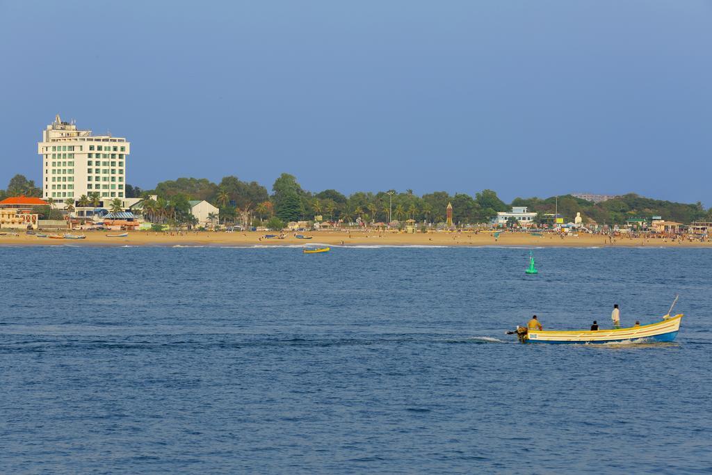 The Quilon Beach Hotel And Convention Center Kollam Bagian luar foto
