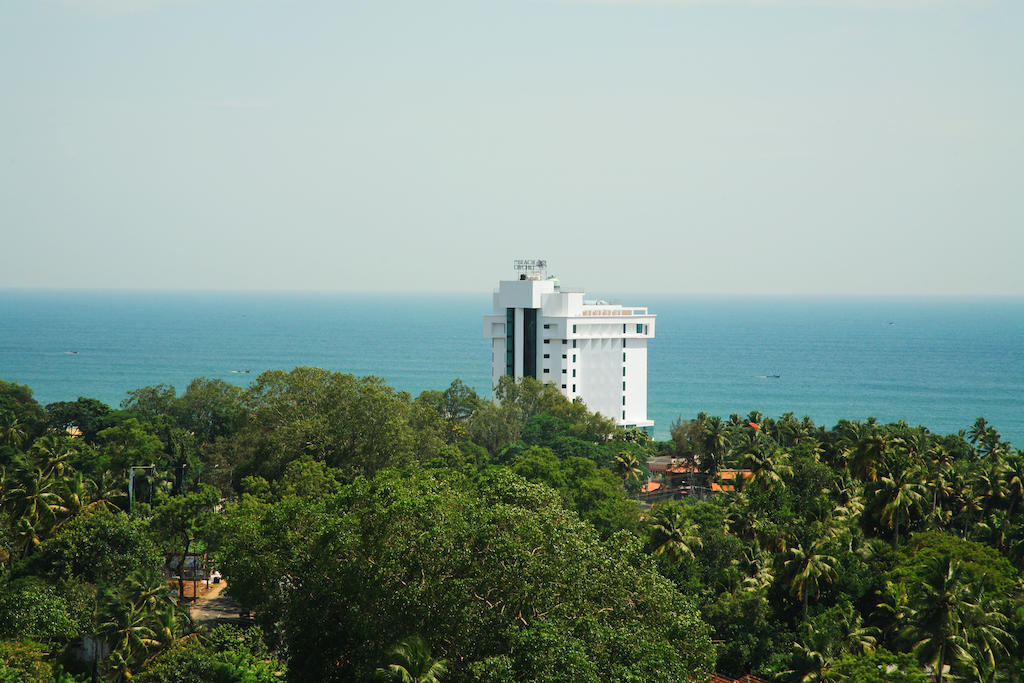 The Quilon Beach Hotel And Convention Center Kollam Bagian luar foto