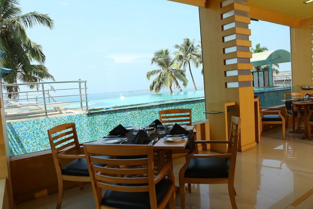 The Quilon Beach Hotel And Convention Center Kollam Bagian luar foto