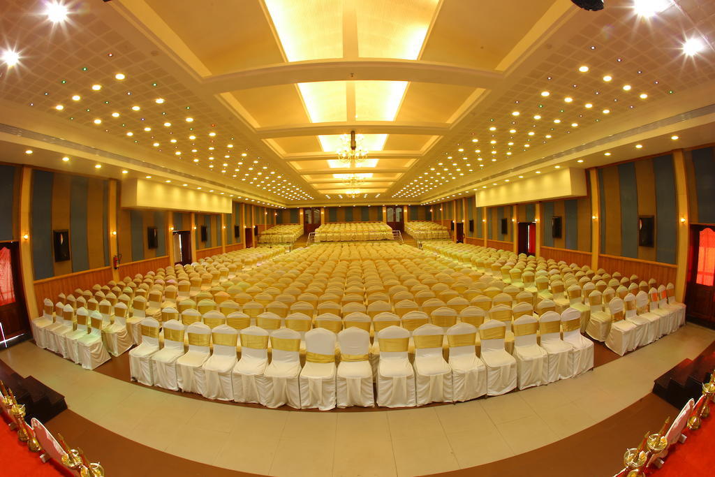 The Quilon Beach Hotel And Convention Center Kollam Bagian luar foto